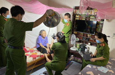 Lan tỏa hình ảnh đẹp của chiến sĩ Công an Thạch Hà trong chiến dịch cấp CCCD