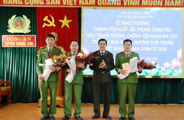 Tăng cường công tác giáo dục chính trị tư tưởng, góp phần vào thành công Đại hội đảng.