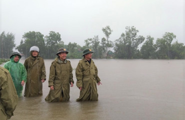 Lãnh đạo Công an tỉnh kiểm tra công tác phòng chống bão lũ tại huyện Thạch Hà, Lộc Hà, Nghi Xuân, Cẩm Xuyên