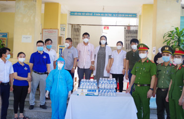 Công an Can Lộc tiếp sức cho tuyến đầu phòng, chống dịch bệnh Covid-19