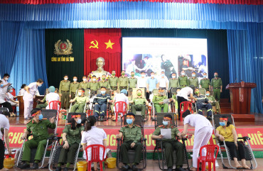 230 cán bộ, chiến sĩ Công an Hà Tĩnh tham gia hiến máu tình nguyện