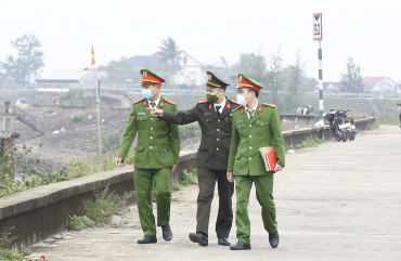 Công an xã Cẩm Nhượng - Bám cơ sở giữ bình yên ngày Tết