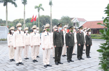 Dâng hương báo công Chủ tịch Hồ Chí Minh
