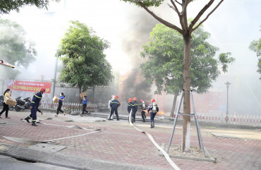 Diễn tập phương án chữa cháy và cứu hộ cứu nạn tại Trung tâm thương mại BMC Hà Tĩnh