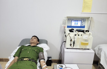 Chiến sỹ nghĩa vụ Trại tạm giam Công an Hà Tĩnh hiến máu cứu người