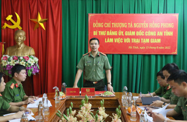 Thượng tá Nguyễn Hồng Phong, Giám đốc Công an tỉnh làm việc với Trại Tạm giam