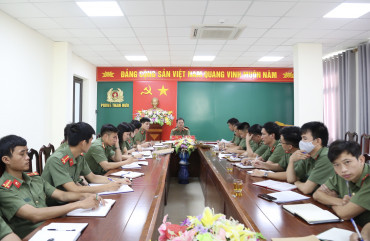 Đồng chí Đại tá Phạm Thanh Phương - Phó giám đốc Công an tỉnh làm việc với Phòng Tham mưu