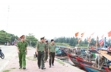Công an xã vùng biển Lộc Hà chủ động phòng chống mưa bão