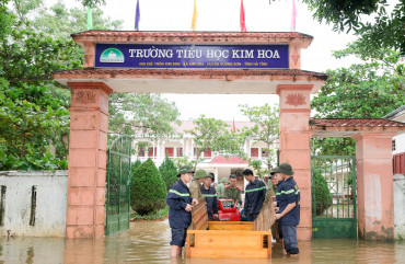 Công an Hương Sơn: bám địa bàn, giúp trường học, khắc phục hậu quả lũ lụt