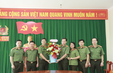 Đảng uỷ Công an tỉnh chúc mừng Ngày truyền thống Văn phòng cấp uỷ và Ngành kiểm tra Đảng