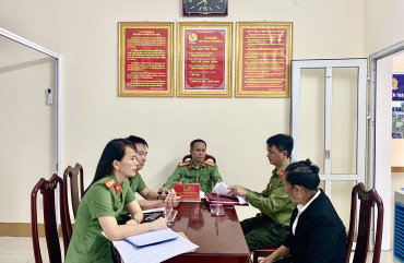 Trưởng Công an huyện Thạch Hà tiếp công dân định kỳ tháng 10