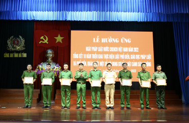 Công an Hà Tĩnh tích cực hưởng ứng ngày Pháp luật Việt Nam