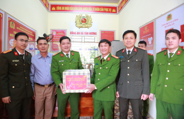 Đại tá Đặng Hoài Sơn kiểm tra công tác đảm bảo ANTT và chúc Tết Công an các đơn vị địa phương
