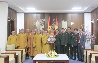 Ban Trị sự Phật giáo tỉnh Hà Tĩnh chúc tết Công an tỉnh