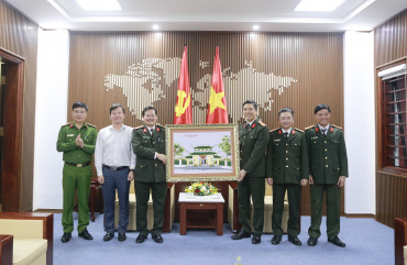 Công an tỉnh Đồng Nai tham quan, trao đổi kinh nghiệm tại Công an tỉnh Hà Tĩnh