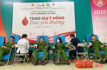 4 cán bộ, chiến sỹ Công an ở Nghi Xuân hiến máu cứu người
