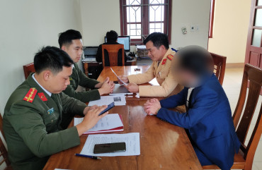 Công an Lộc Hà xử phạt hành vi “báo chốt” làm nhiệm vụ của Cảnh sát giao thông