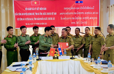 Công an Hương Khê tăng cường phối hợp đảm bảo ANTT với Công an huyện NaKai - Lào.