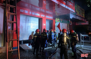 Kịp thời khống chế đám cháy tại cửa hàng máy tính ở TP Hà Tĩnh