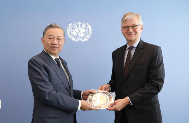 Bộ trưởng Tô Lâm hội đàm với Phó Tổng Thư ký Liên Hợp Quốc phụ trách gìn giữ hòa bình
