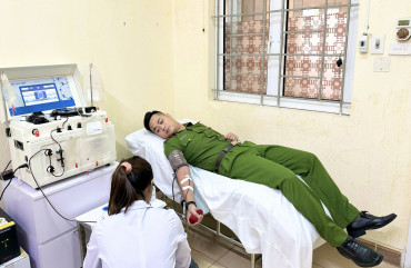 Hai cán bộ Công an kịp thời hiến máu cứu bệnh nhân qua nguy kịch