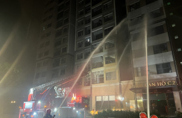 Thực tập phương án chữa cháy và cứu nạn cứu hộ tại khu vực căn hộ chung cư.