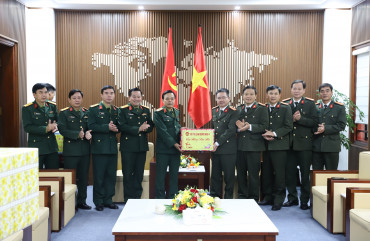 Lãnh đạo Bộ Tư lệnh Quân khu 4 chúc Tết cán bộ, chiến sỹ Công an Hà Tĩnh