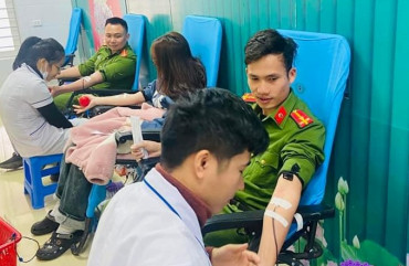 Hai cán bộ Công an xã vượt 50 km hiến máu cứu người