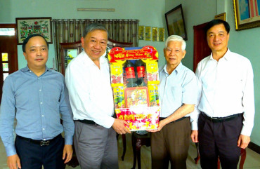 Bộ trưởng Tô Lâm thăm gia đình các đồng chí nguyên lãnh đạo Đảng, Nhà nước và Bộ Công an