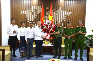 Cơ quan đại diện Bộ Công an Lào tại Việt Nam thăm và làm việc tại Công an Hà Tĩnh.