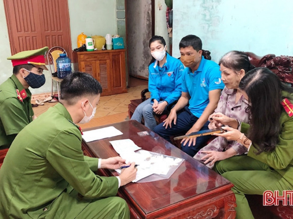 15 đội tình nguyện đến tận nhà hỗ trợ người dân Hà Tĩnh giải quyết thủ tục hành chính