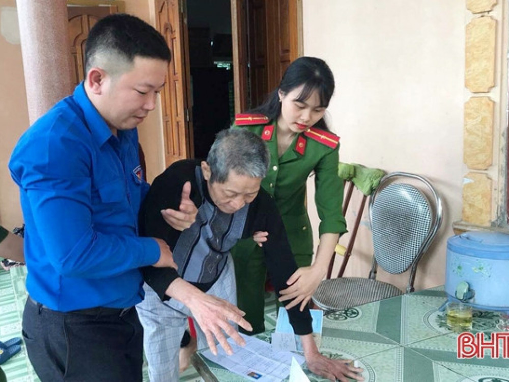 15 đội tình nguyện đến tận nhà hỗ trợ người dân Hà Tĩnh giải quyết thủ tục hành chính