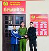 Nữ sinh nhặt điện thoại trả người đánh rơi