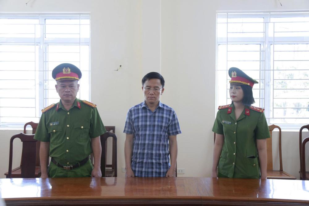 Khởi động tiền tố UBND xã Lộc Yên vì để hư hỏng hàng trăm tấn xi măng hỗ trợ xây dựng nông thôn mới